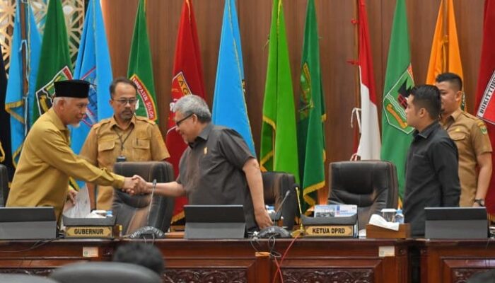 Mahyeldi Beri Masukan Dua Ranperda Usulan DPRD Sumbar