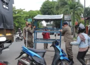 satpol-pp-padang-bongkar-lapak-pkl-yang-kembali-gunakan-trotoar-dan-fasilitas-umum