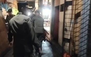 Satpol PP Padang Sita Minuman Beralkohol di Atom Center