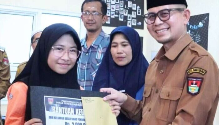 Pemko Bukittinggi Salurkan Bantuan Bagi Pelajar Korban Kebakaran
