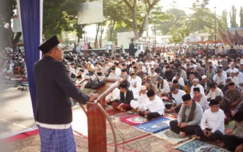Ribuan Masyarakat Tanah Datar Laksana Salat Idul Adha di Lapangan Cindua Mato