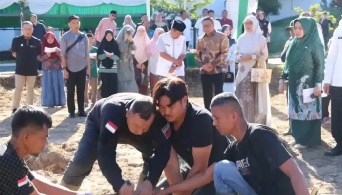 Pemko Bukittinggi Sembelih 12 Sapi dengan Mitra Kerja