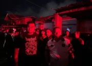 Kebakaran Mobil Landa Rumah Warga di Padang Panjang