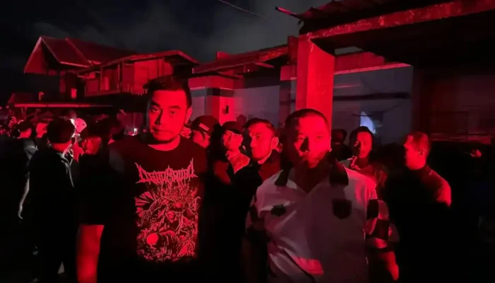 Kebakaran Mobil Landa Rumah Warga di Padang Panjang