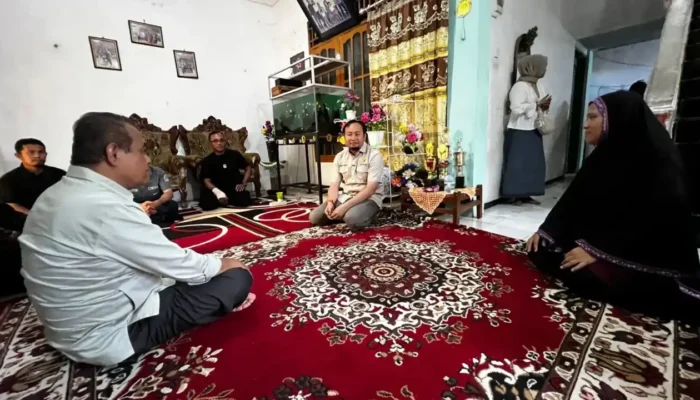 Rahmat Saleh Datangi Orang Tua Rasyid dan Zafran, Beri Penguatan di Tengah Penantian