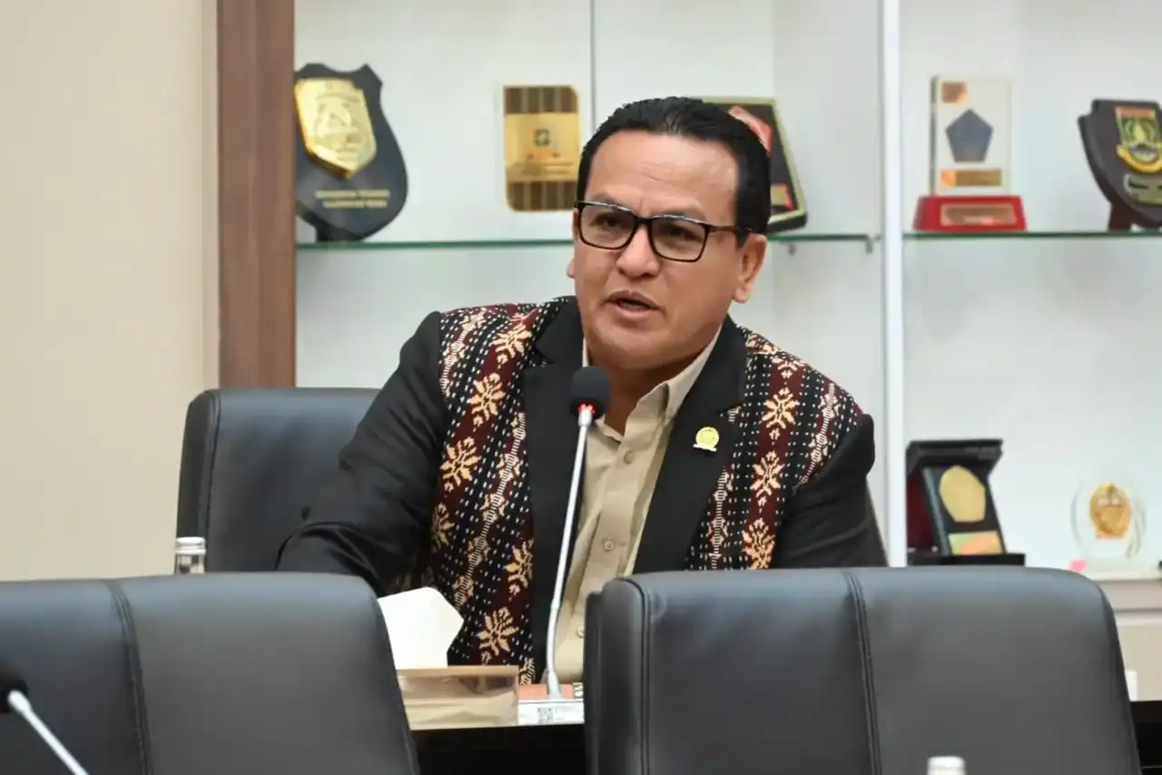 Anggota Badan Legislasi (Baleg) DPR RI Umbu Kabunang Rudi Yanto Hunga dalam Rapat Dengar Pendapat Umum (RDPU) Baleg DPR RI di Nusantara I, Senayan, Jakarta, Senin (18/5/2026). Foto: Mares/Mahen