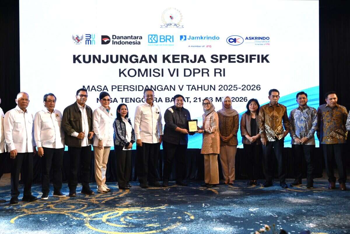 Anggota Komisi VI DPR RI Kawendra Lukistian foto bersama saat Kunjungan Kerja Spesifik Komisi VI DPR RI ke Lombok, NTB, Kamis (21/5/2026). Foto: Saum/Septamares