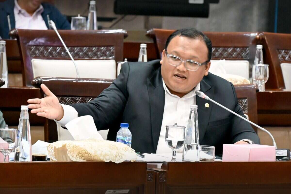 Anggota Komisi XI DPR RI Muhammad Kholid saat Rapat Kerja Komisi XI DPR RI dengan Gubernur Bank Indonesia terkait Laporan Kinerja Bank Indonesia Tahun 2025 di Kompleks Parlemen, Senayan, Jakarta, Senin (18/5/2026). Foto : Mario/Andri