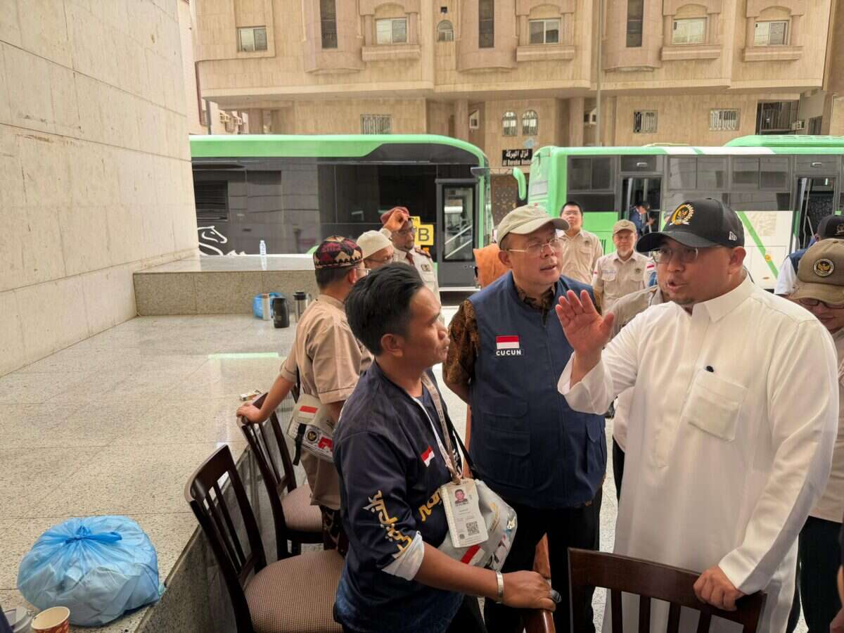 Anggota Tim Pengawas (Timwas) Haji DPR RI, Andre Rosiade, memberikan sorotan tajam terhadap layanan transportasi bagi jemaah haji Indonesia di Makkah. Foto: Eki/Septamares