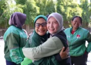 Kisah Haru Driver Ojol Perempuan Terima Paket Qurban dari Laznas PPPA Daarul Qur’an