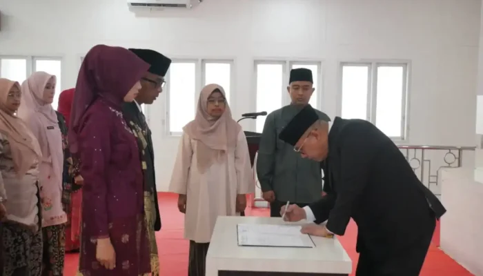 Wali Kota Padang Panjang Lantik Puluhan ASN Dan Kepala Sekolah
