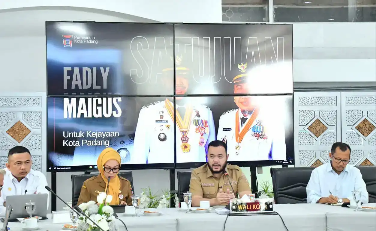 Rapat Persiapan Hari Jadi Kota (HJK) Padang ke-357, di Gedung Putih Kediaman Resmi Wali Kota Padang, Selasa (19/5/2026).