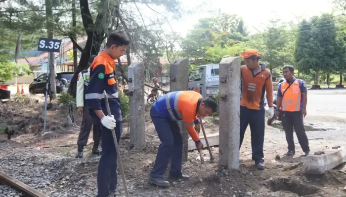 Demi Keselamatan, KAI Tutup Perlintasan Liar di Padang Pariaman