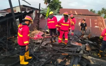 Kebakaran Gudang di Permukiman Padat Padang, 60 Personel Damkar Dikerahkan