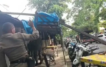 Satpol PP Padang Kembali Tertibkan Lapak PKL