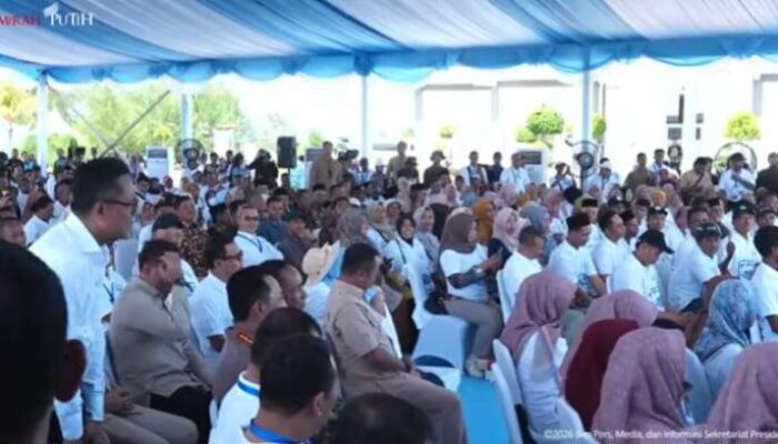 Presiden Prabowo Perkenalkan Dony Oskarian dan Danantara di Kebumen