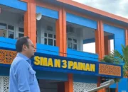 Anggota Komisi IV DPR Rahmat Saleh saat menjadi inspektur upacara di SMA N 3 Painan, Kabupaten Pesisir Selatan, Senin (4/5/2026).