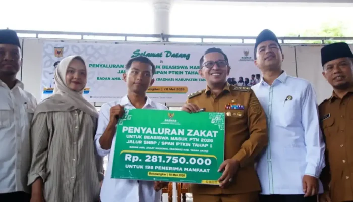 Baznas Tanah Datar Salurkan Beasiswa untuk 198 Calon Mahasiswa