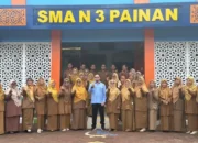 Anggota Komisi IV DPR RI Rahmat Saleh saat menjadi inspektur upacara di sekolah tersebut, Senin (4/5/2026).