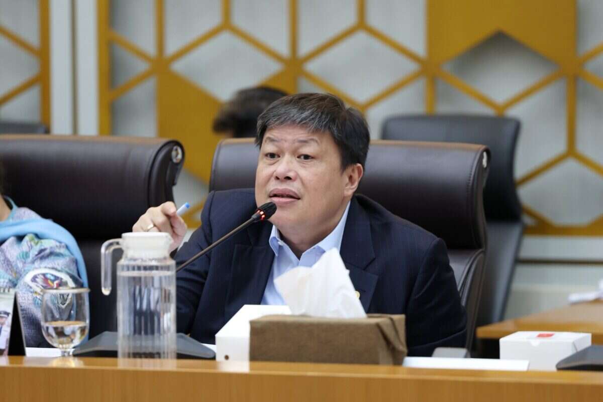 Wakil Ketua Komisi IV DPR RI, Alex Indra Lukman, dalam rapat kerja (Raker) Komisi IV bersama Kementerian Kehutanan di Gedung Nusantara, Senayan, Jakarta, Rabu (20/5/2026). Foto: Arifman/Karisma