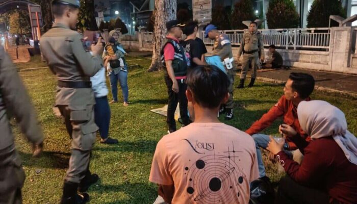 Satpol PP Padang Tertibkan PKL di Jalan Khatib Sulaiman Padang