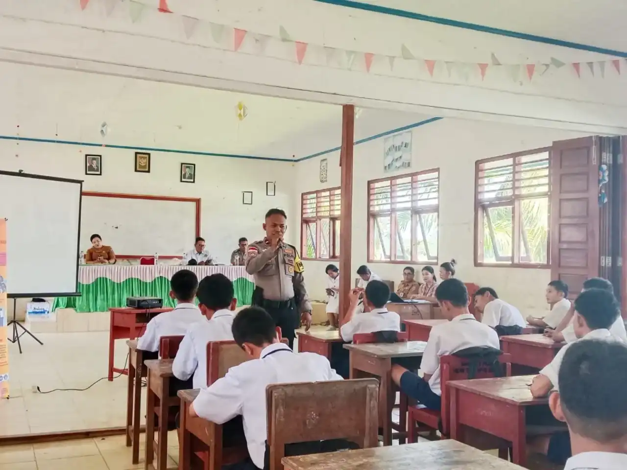 Sosialisasi Kekerasan Terhadap Perempuan dan Anak di SMPN 1 PUS Sikakap, Dusun HVA, Desa Sikakap, Kecamatan Sikakap, Kabupaten Kepulauan Mentawai, Selasa (19/05/2026).