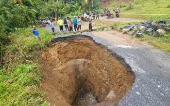 Banjir dan Longsor Terjang Limapuluh Kota, 2.000 Jiwa Terisolasi Akibat Akses Jalan Amblas