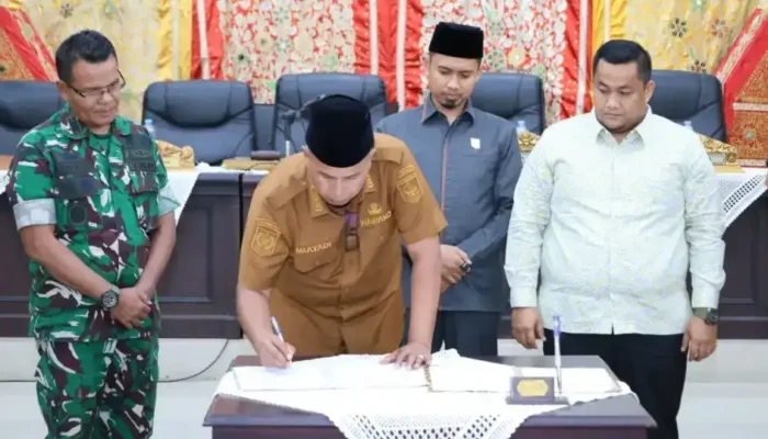 DPRD Pariaman Teken Nota Kesepakatan APBD 2025, Soroti Efektivitas Anggaran