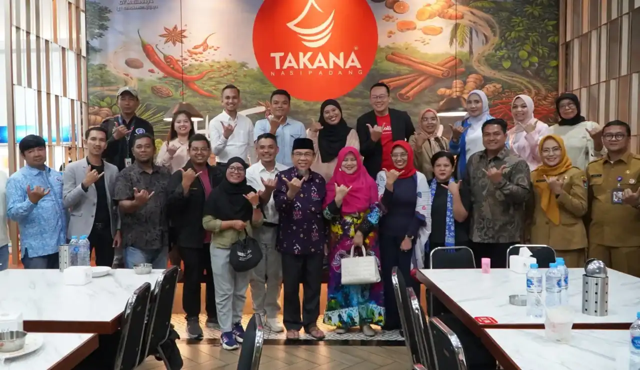 Pemerintah Kota Padang menerima kunjungan kehormatan dari Konsul Jenderal Republik Indonesia (KJRI) Penang, Malaysia, dalam sebuah acara Temu Ramah yang berlangsung hangat dan penuh keakraban di Takana Nasi Padang Resto, Padang, Selasa malam (23/6/2026).