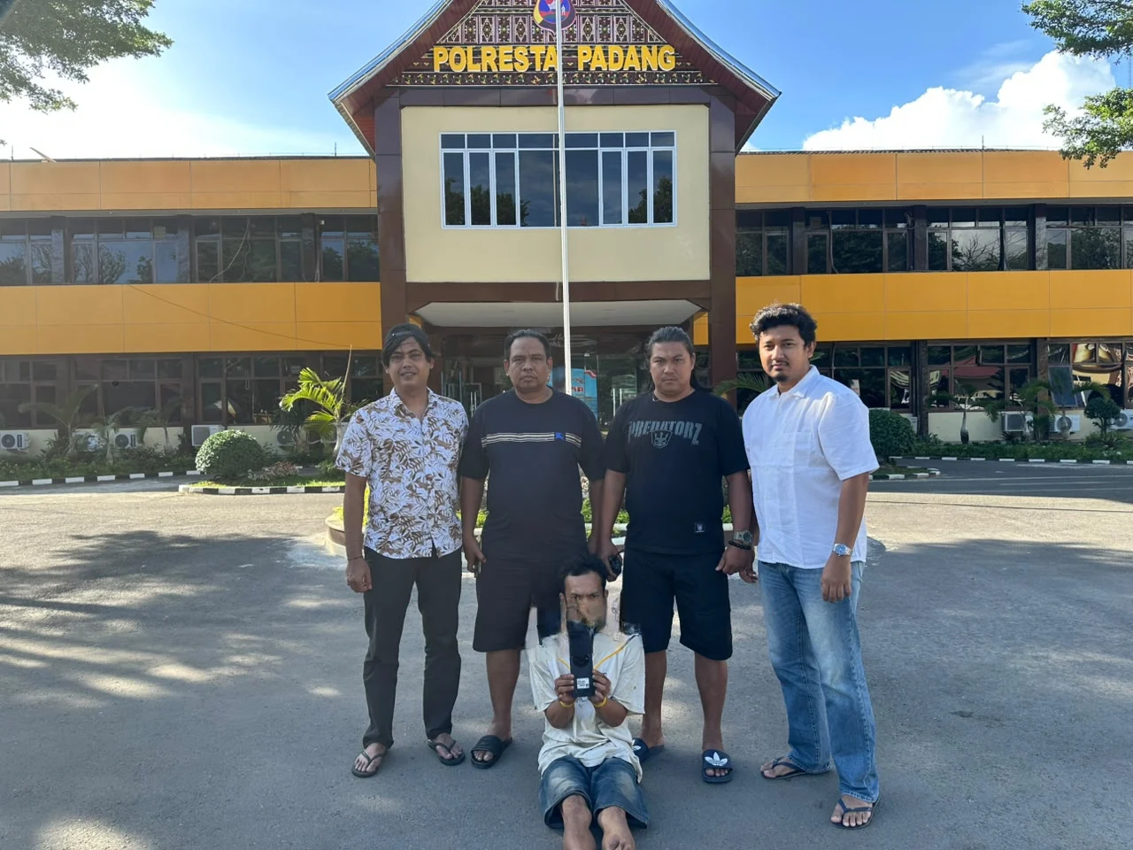terduga-pelaku-pencurian-ponsel-garin-masjid-raya-pasar-baru-ditangkap-tim-klewang