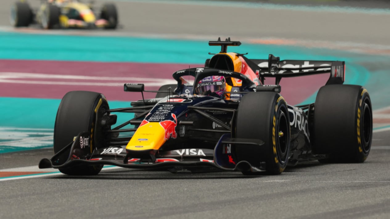 george-russell-tak-terbendung!-verstappen-dipaksa-mengalah,-cadillac-hancur-lebur-di-f1-austria-2026