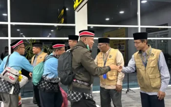 Diiringi Hujan Deras, Jemaah Haji Kloter 6 Debarkasi Padang Tiba Dini Hari
