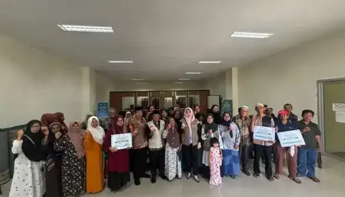 Baznas Padang Panjang Salurkan Bantuan Zakat untuk 1.000 Mustahik
