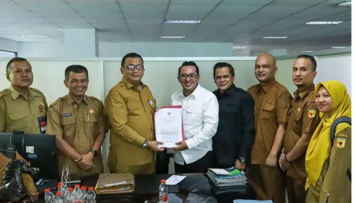 Bupati Tanah Datar Temui Kemendagri Selesaikan Konflik Batas Wilayah