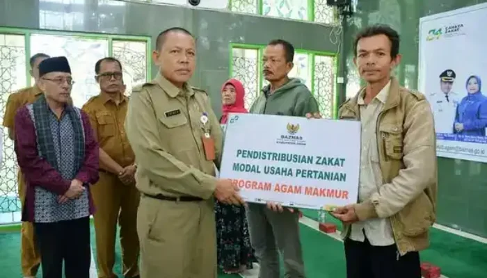 Baznas Agam Salurkan Zakat Dukung Pendidikan Pelajar
