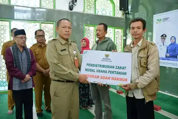 Badan Amil Zakat Nasional (Baznas) Kabupaten Agam kembali menunjukkan komitmennya dalam membantu masyarakat melalui pendistribusian zakat sebesar Rp708,1 juta kepada 321 mustahik diperiode Juni 2026, Senin (22/6/2026). Foto : Istimewa