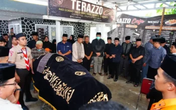 Bupati Tanah Datar Lepas Jenazah Mantan Wakil Bupati Aulizul Syuib