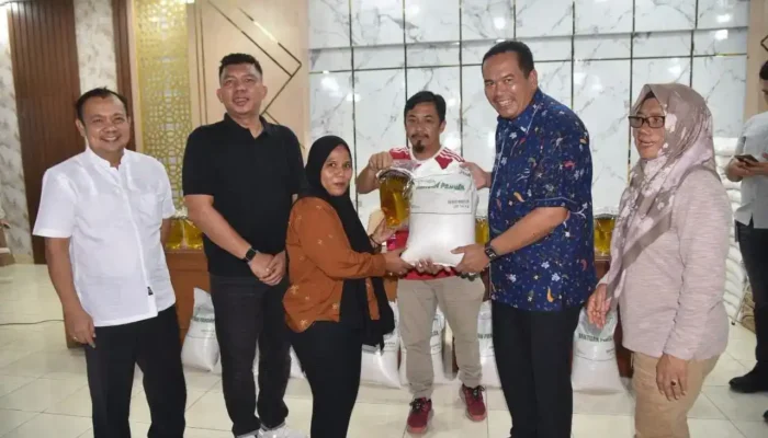 Pemko Pariaman Salurkan Bantuan Pangan untuk 9.938 KPM