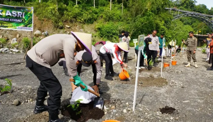 Pemko dan Polres Padang Panjang Tanam 500 Bibit Pohon