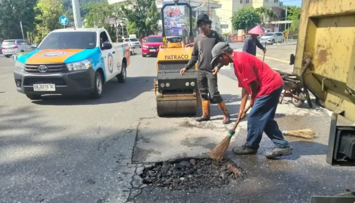 Dinas PUPR Kota Padang Gencar Perbaiki Jalan Rusak Demi Keselamatan Warga