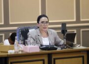 Anggota Komisi XIII DPR RI Rieke Diah Pitaloka, dalam agenda Rapat Dengar Pendapat (RDP) bersama Komnas HAM dan RDPU dengan Pergerakan Dokter Muda Indonesia (PDMI) di Kompleks Parlemen, Senayan, Jakarta, Kamis (18/06/2026). Foto: Aaron/Karisma