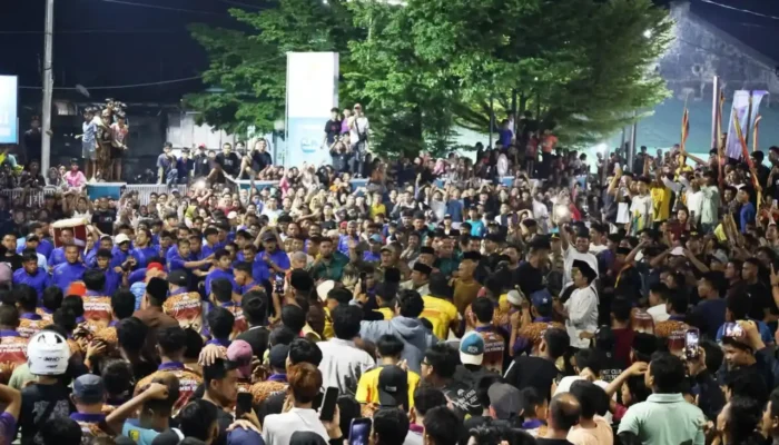 Prosesi Maarak Jari Jari Budaya Tabuik Pariaman Meriah
