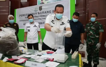 Kejari Pariaman Musnahkan Barang Bukti, Yota Balad Tegaskan Penegakan Hukum