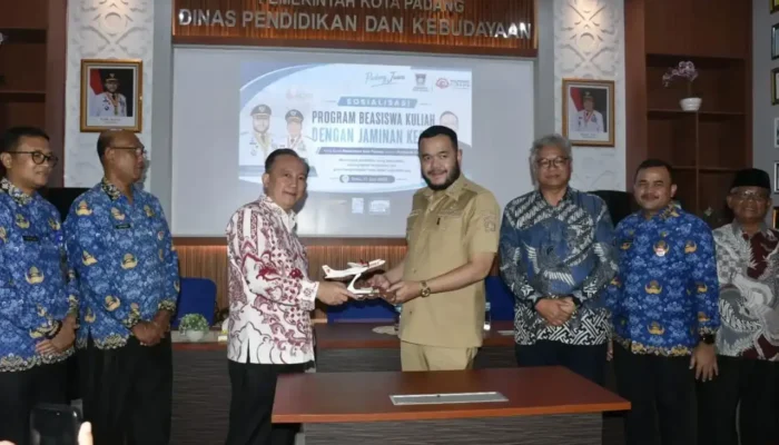 Pemko Padang Sediakan Beasiswa Vokasi Industri Penerbangan