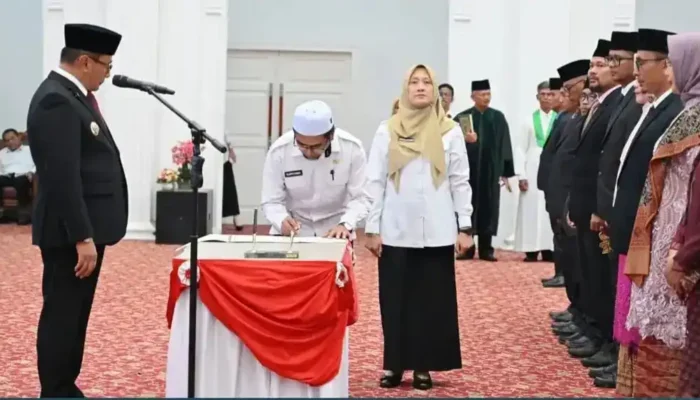 Wali Kota Bukittinggi Lantik 53 Pejabat Administrator dan Kepala Sekolah