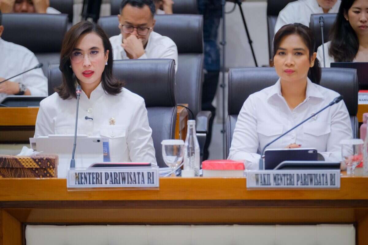 Rapat Kerja Kementerian Pariwisata bersama Komisi VII DPR RI di Jakarta, Rabu (3/6/2026).