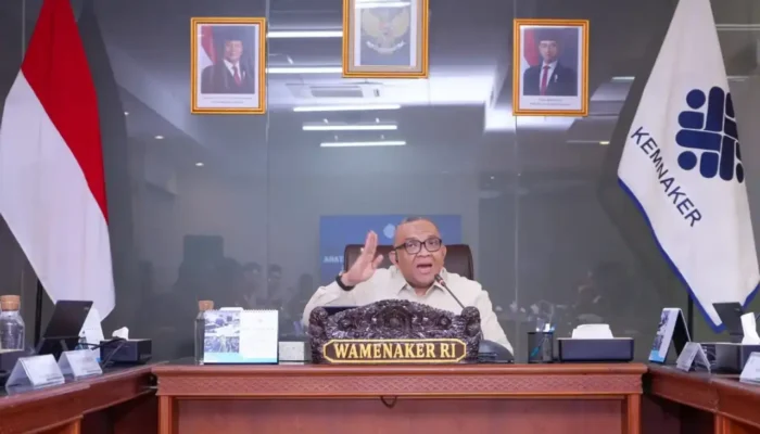 Tekankan Dialog, Wamenaker: Regulasi Harus Berpihak pada Pekerja dan Pengusaha