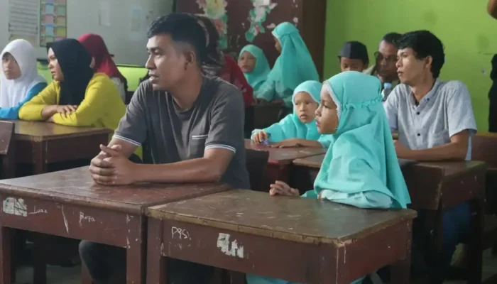 Perkuat Peran Ayah, SDN 04 Terandam Wajibkan Wali Murid Ambil Rapor