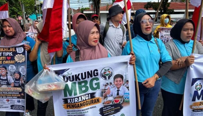 Relawan MBG Sumbar Minta Program Dilanjutkan, Demo di DPRD Sumbar