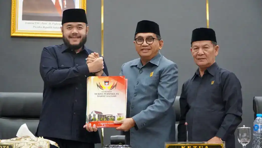 Rapat Paripurna Penyampaian Pendapat Akhir Fraksi Terhadap Kebijakan Umum Anggaran, Prioritas dan Plafon Anggaran Sementara (KUA-PPAS) Anggaran Pendapatan Belanja Daerah (APBD) Perubahan Tahun Anggaran (TA) 2026 di Ruang Sidang DPRD Kota Padang, Sabtu (27/6/2026). Foto : Istimewa